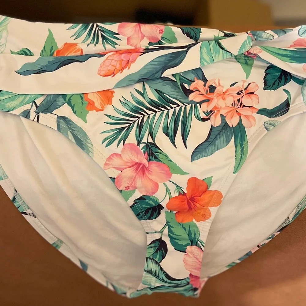 Tommy Bahama Tropi-Calling tankini and twist in high waist bikini bottoms - Picture 3 of 7